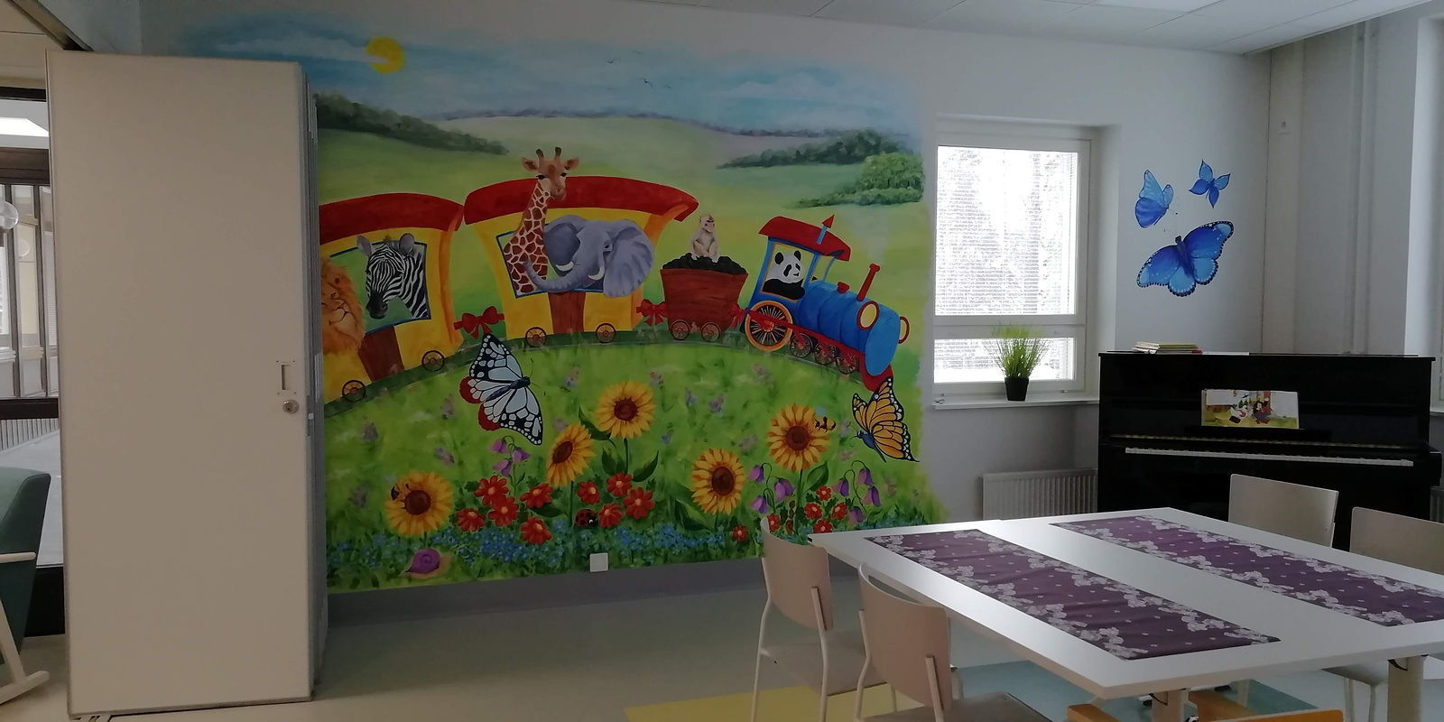 Seinämaalaus Asikkalan perhekeskuksessa